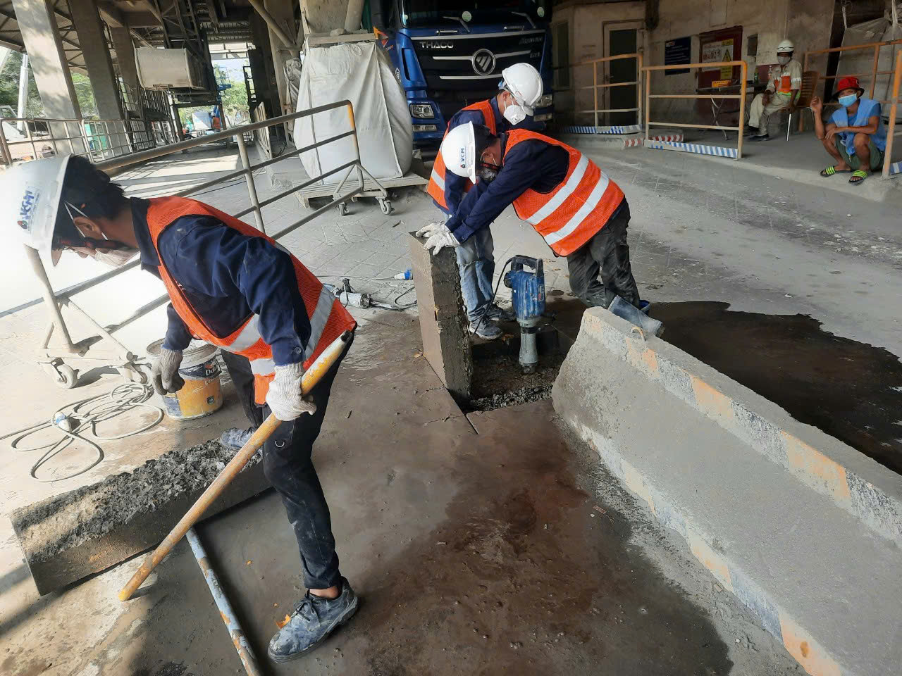 khoan cắt bê tông tâm phát