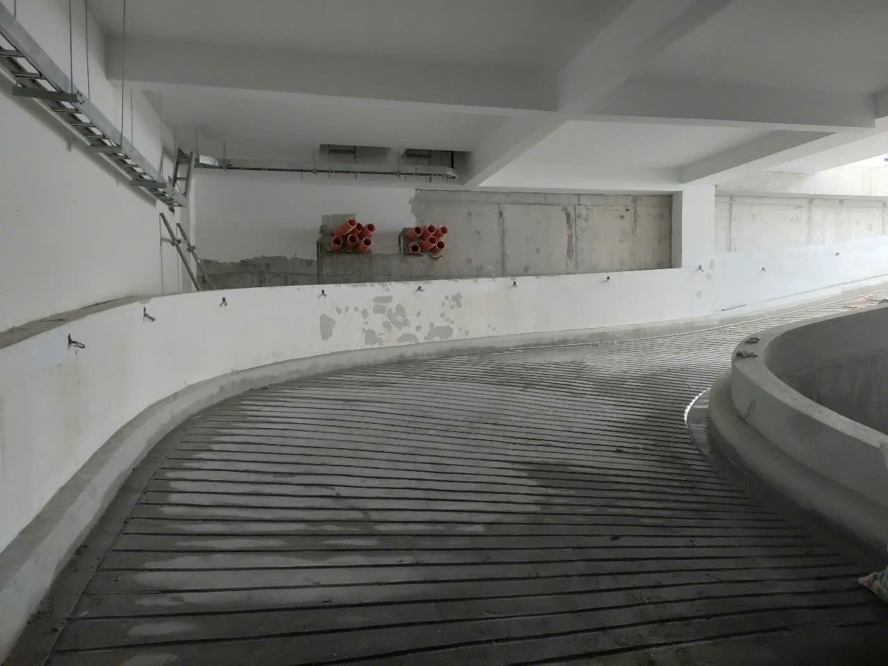 Cắt Rãnh Ramp Dốc Tầng Hầm Quận 4